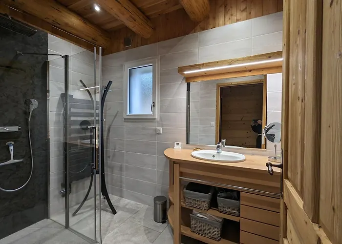 En Famille En Pleine Nature -regard Sur Le Mezenc