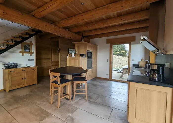 En Famille En Pleine Nature -regard Sur Le Mezenc